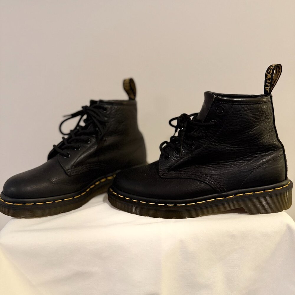 Dr Martens, woman's lace up boot